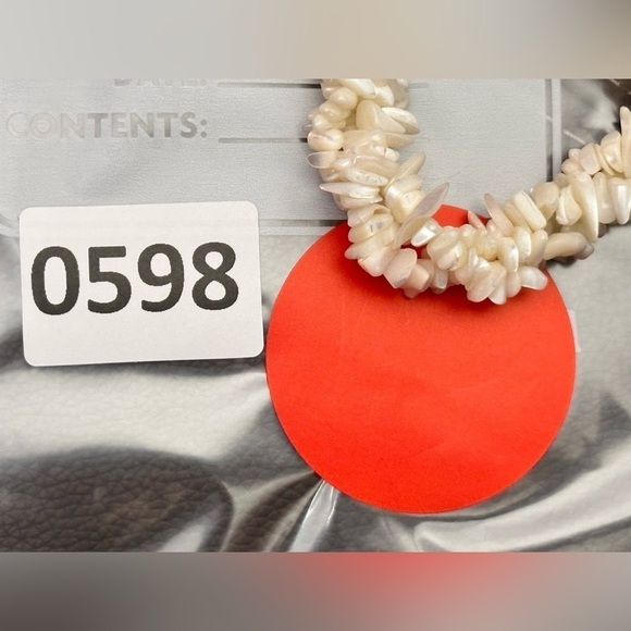 Mother of Pearl Multi Strand Necklace White Twisted Barrel Clasp Choker 0598 R - Picture 9 of 10